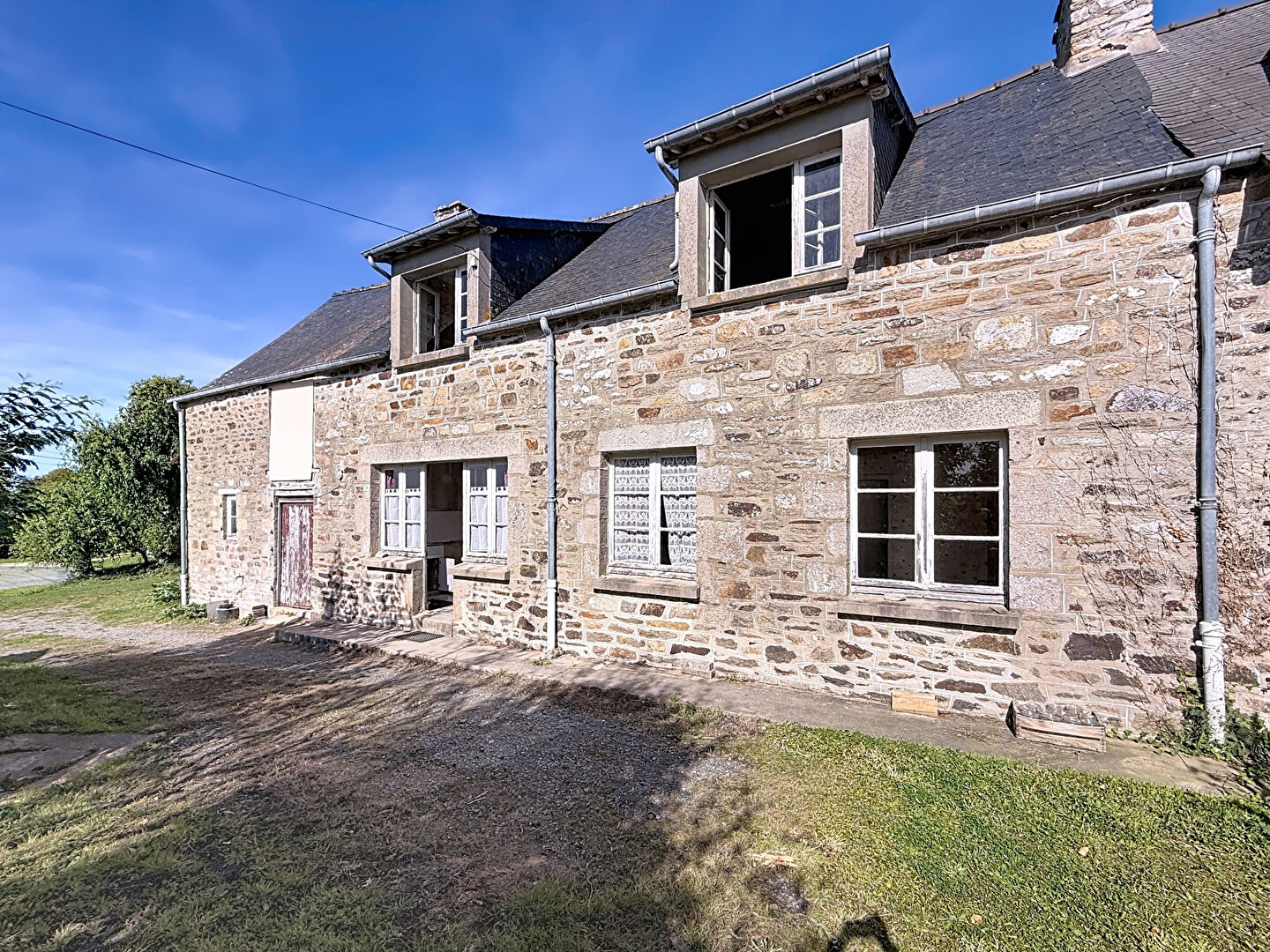 Photo Longère en pierre à rénover Proche Matignon et Saint-Cast-Le-Guildo image 1/6