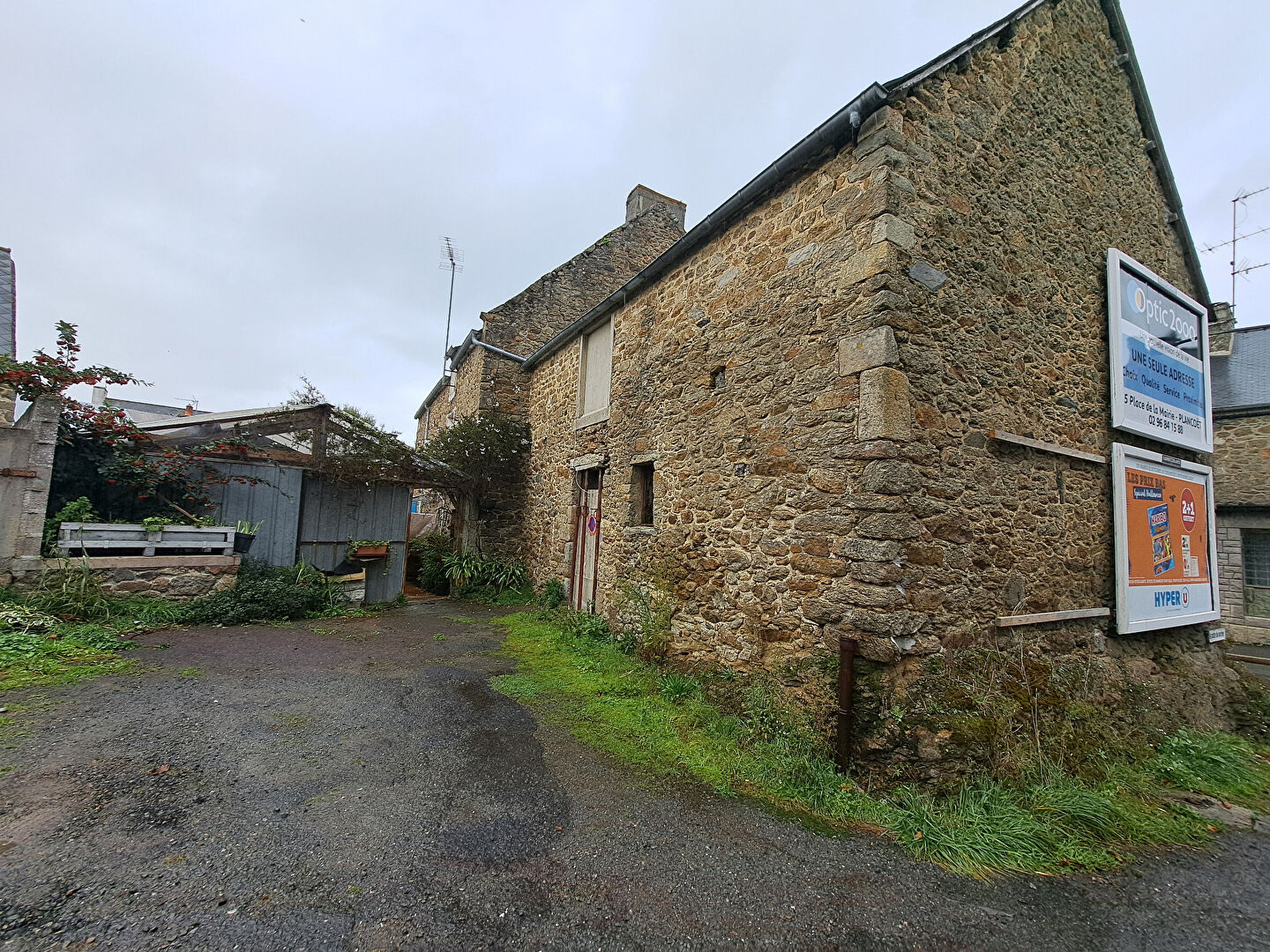 CENTRE BOURG DE PLANCOET - ENSEMBLE EN PIERRES