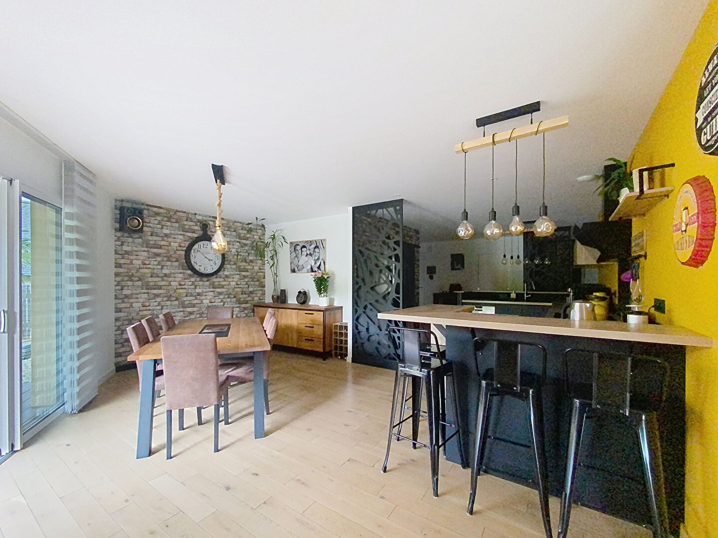 MAISON  DE PLEIN PIED  PROCHE DU BOURG ET LA VOIE VERTE