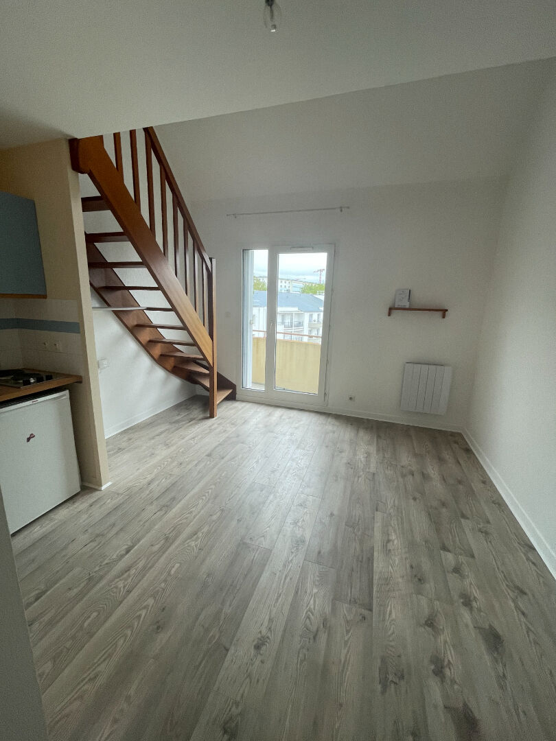Photo A LOUER BREST CROIX ROUGE T1 BIS DUPLEX RESIDENCE ETUDIANTE image 1/6