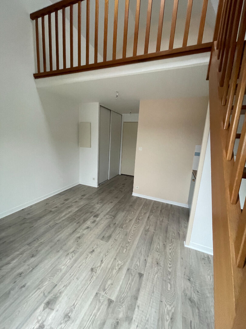 Photo A LOUER BREST CROIX ROUGE T1 BIS DUPLEX RESIDENCE ETUDIANTE image 2/6