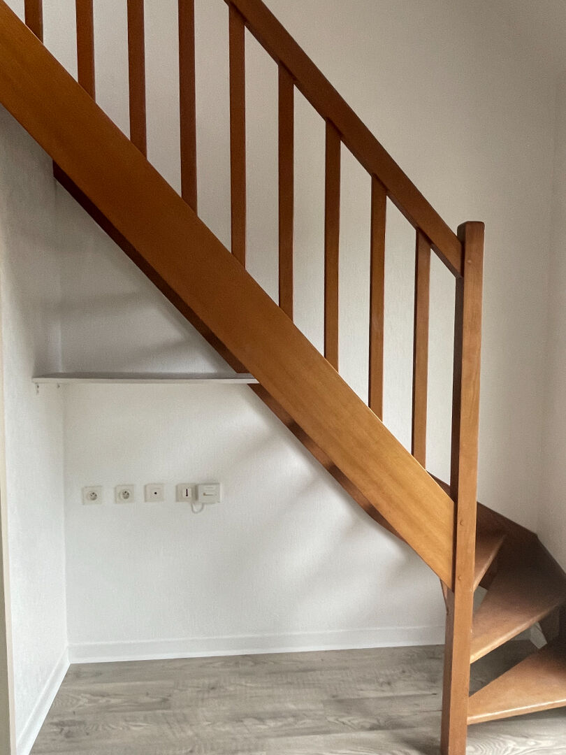 Photo A LOUER BREST CROIX ROUGE T1 BIS DUPLEX RESIDENCE ETUDIANTE image 3/6