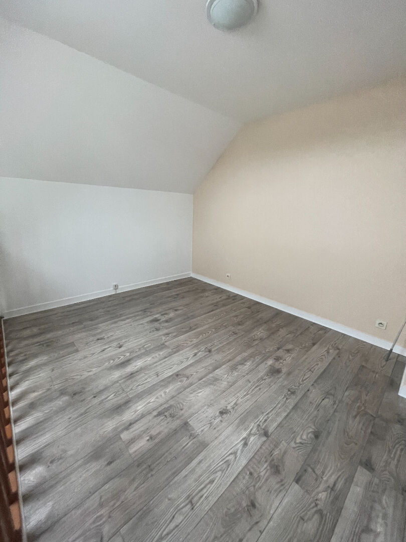 Photo A LOUER BREST CROIX ROUGE T1 BIS DUPLEX RESIDENCE ETUDIANTE image 5/6