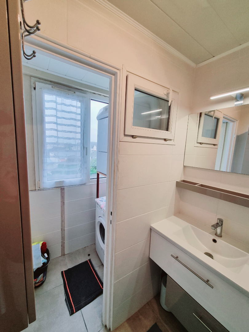 Photo APPARTEMENT MEUBLE 4 PIECES  PARFAIT ETAT KERICHEN/STRASBOURG image 2/6
