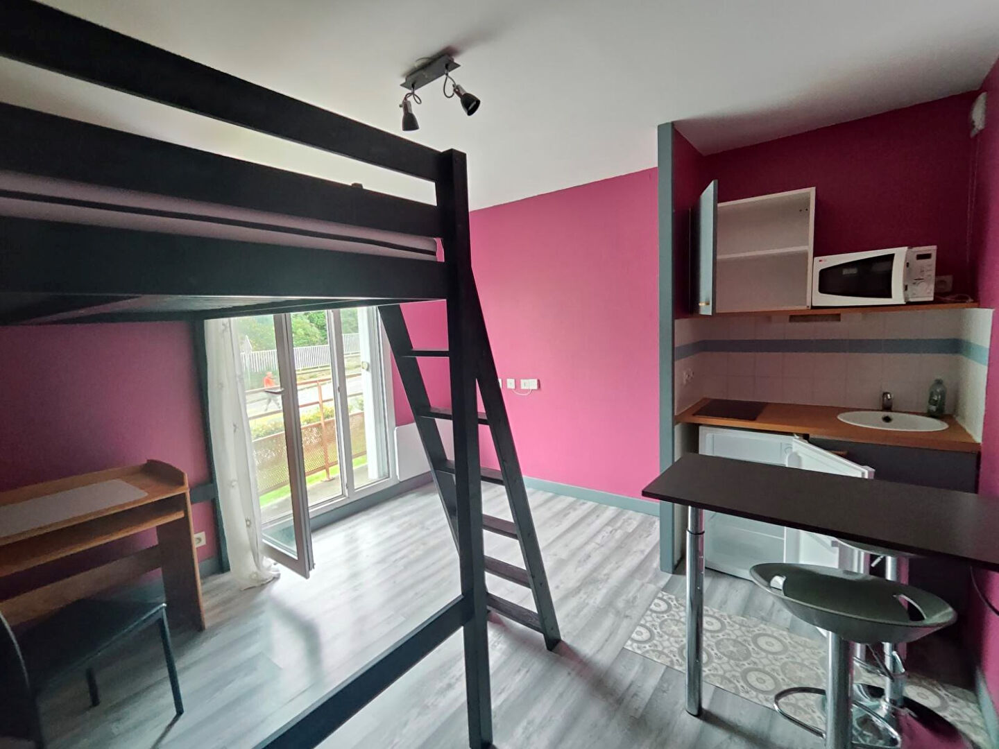 Photo A LOUER STUDIO DANS RESIDENCE ETUDIANTE image 4/5