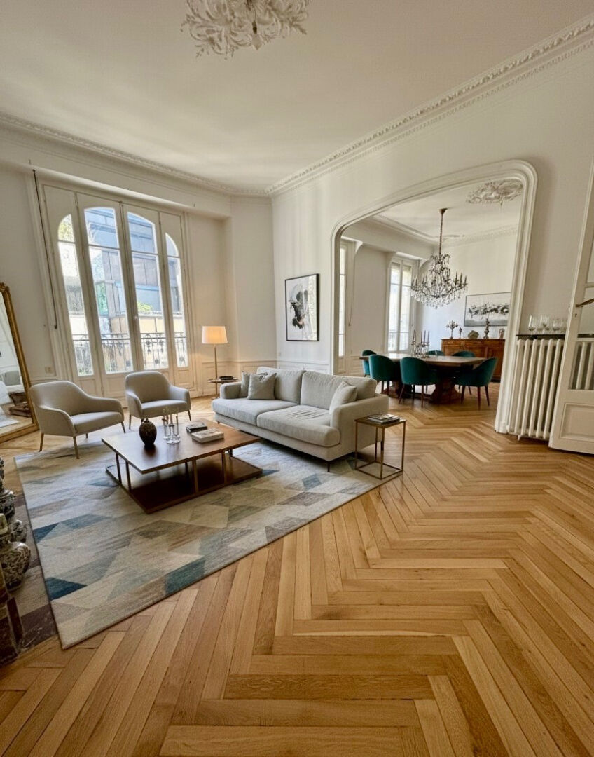 Hyper Centre bel appartement ancien 148 m² au 4 ème étage avec ascenseur
