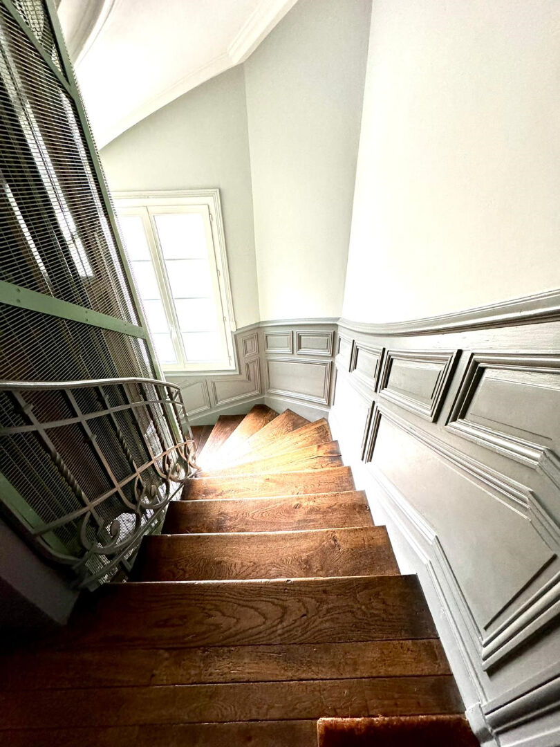 Photo Hyper Centre bel appartement ancien 148 m² au 4 ème étage avec ascenseur image 3/4