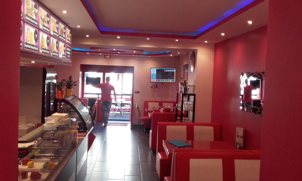 Photo A vendre local commercial de 75 ², Locataire en place ,loyer 12 000 /A  Quimper 29 000 image 2/6