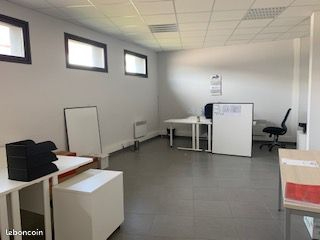 Photo A louer plateau de bureau de 136 m²  port de commerce image 2/6