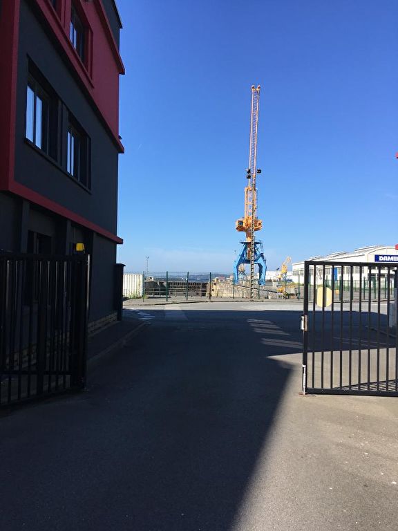 Photo A louer plateau de bureau de 136 m²  port de commerce image 3/6