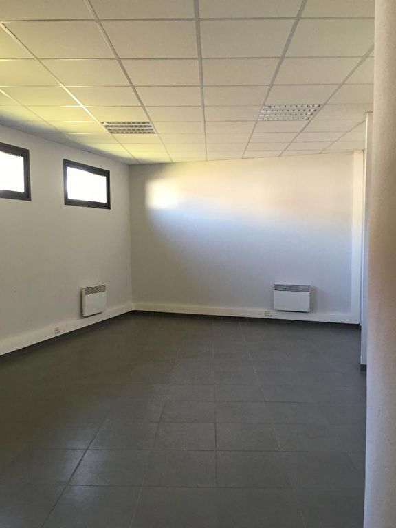 Photo A louer plateau de bureau de 136 m²  port de commerce image 4/6