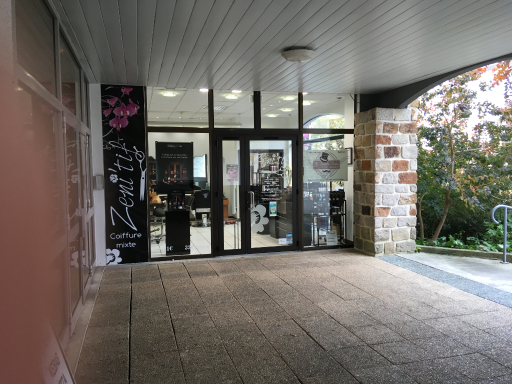 Photo À LOUER  un local  pour tout type d'activité tertiaire ou commercial  de 50 m² centre commercial du Braden 29000 Quimper image 2/6