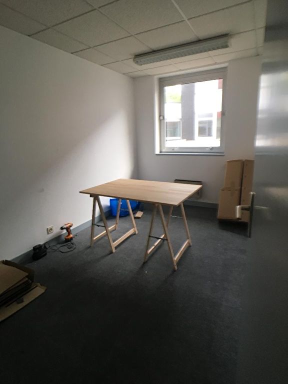 Photo À Louer  bureaux de 47 m² centre commercial du  Braden 29000 QUIMPER image 2/6