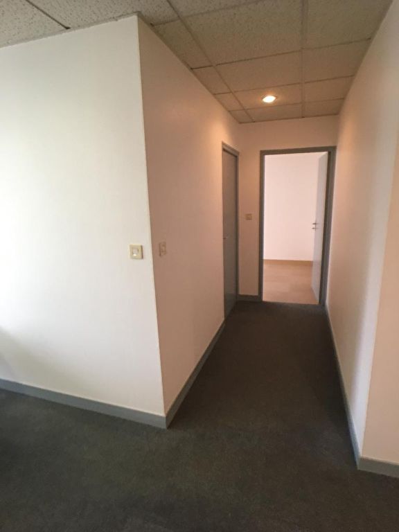 Photo À Louer  bureaux de 47 m² centre commercial du  Braden 29000 QUIMPER image 4/6