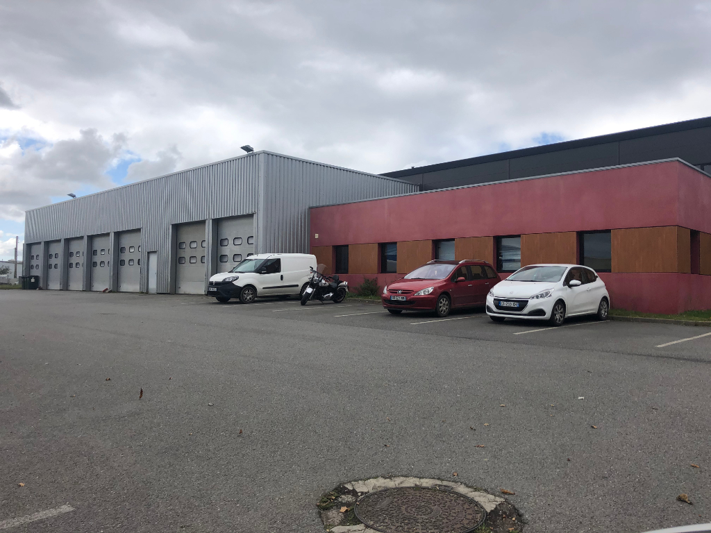 Photo A vendre Situé dans la zone de Kergaradec.  Local d'activité  2300 m2 image 2/6