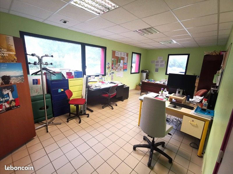 Photo A vendre Situé dans la zone de Kergaradec.  Local d'activité  2300 m2 image 6/6