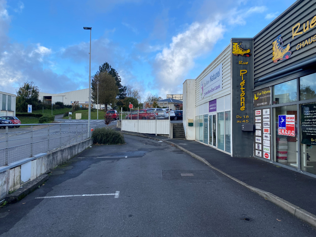 Photo A LOUER - RELECQ KERHUON  Local commercial 80 m² image 4/4