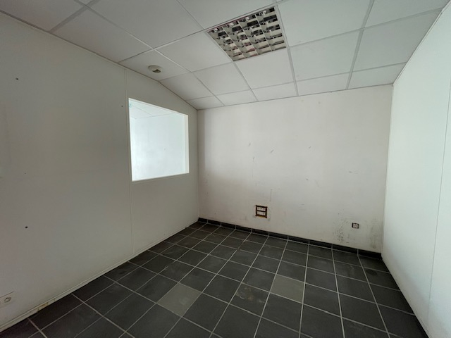 Photo Local d'activité Brest AXE PASSANT AVEC PARKING - 280 M2 image 5/6