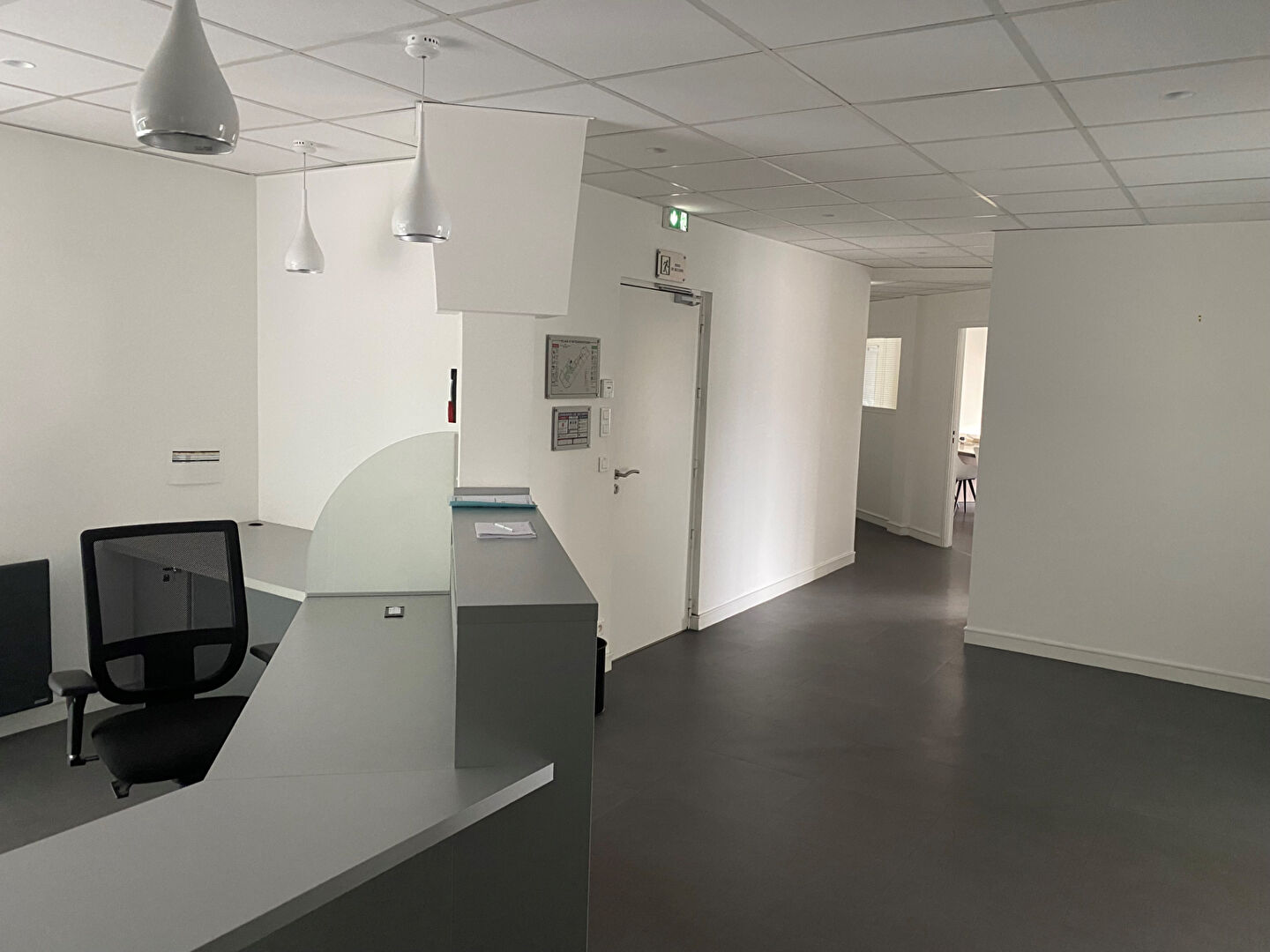 Photo Bureaux Brest 93 m2 port image 2/3