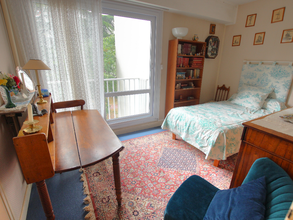 Vente Appartement de 5 pièces 98 m² - COURBEVOIE 92400 | BRACKE IMMOBILIER COURBEVOIE - AR photo5