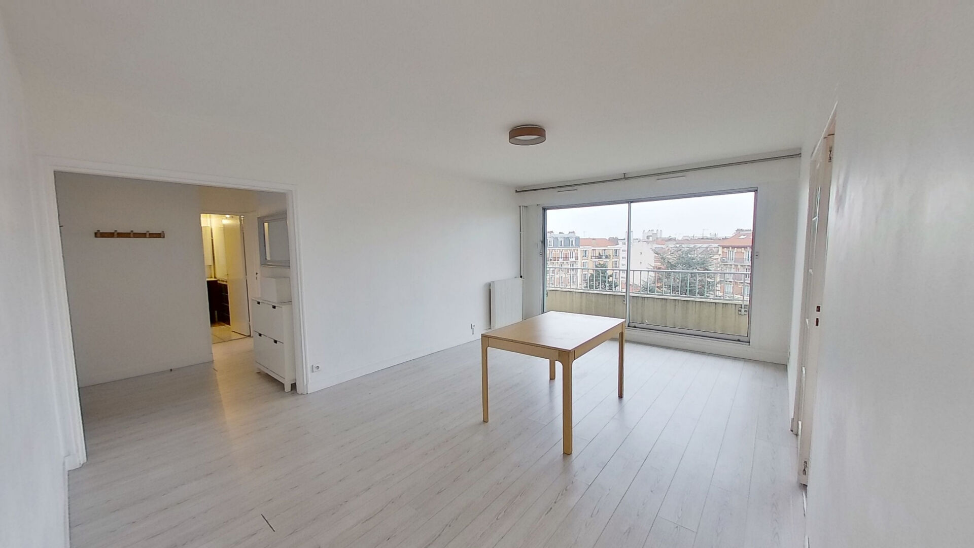 3 pièces COURBEVOIE BECON avec balcon-terrasse et vue dégagée