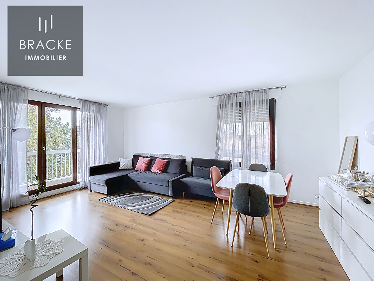 Photo Appartement Courbevoie 3 pièces 68m² + balcon image 2/6