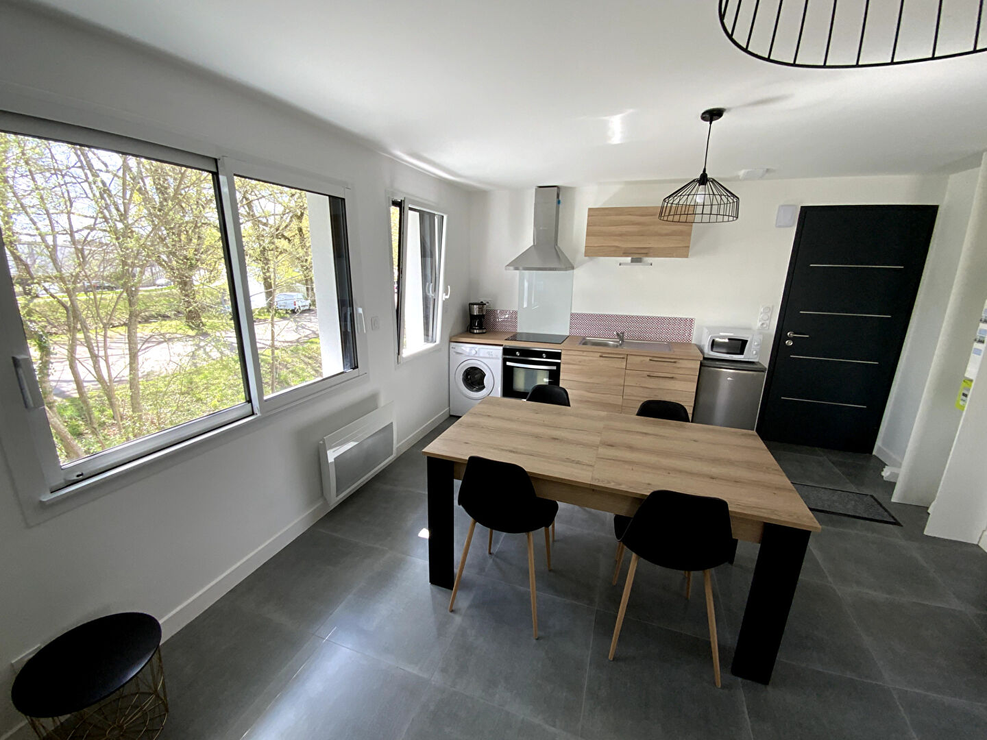 A LOUER APPARTEMENT TYPE 2 MEUBLE RECENT À PONTIVY - photo 1