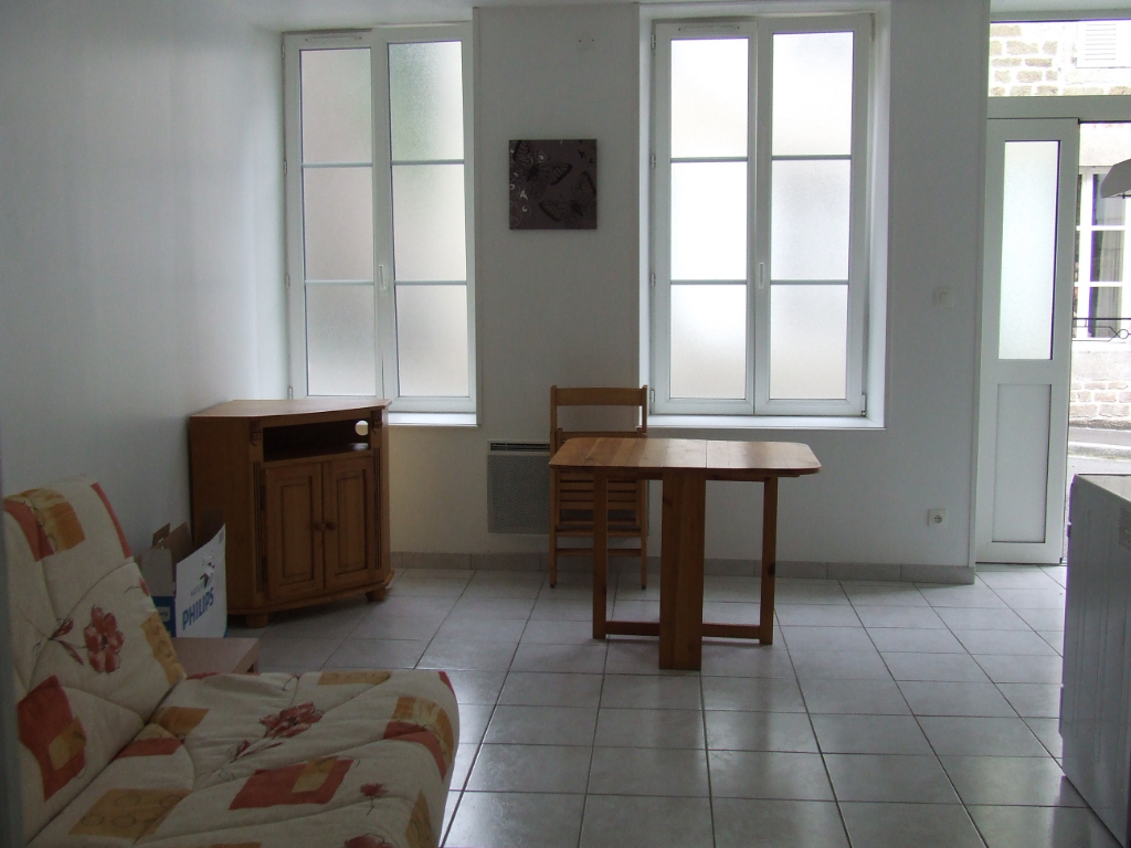 A LOUER - VILLEDIEU CENTRE - studio MEUBLÉ - plain-pied  - 22 m²