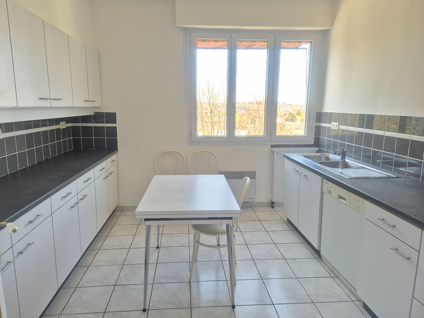 Photo A LOUER Appartement 50000 Saint-Lô CENTRE VILLE 3 chambres 91.69 m² image 3/6