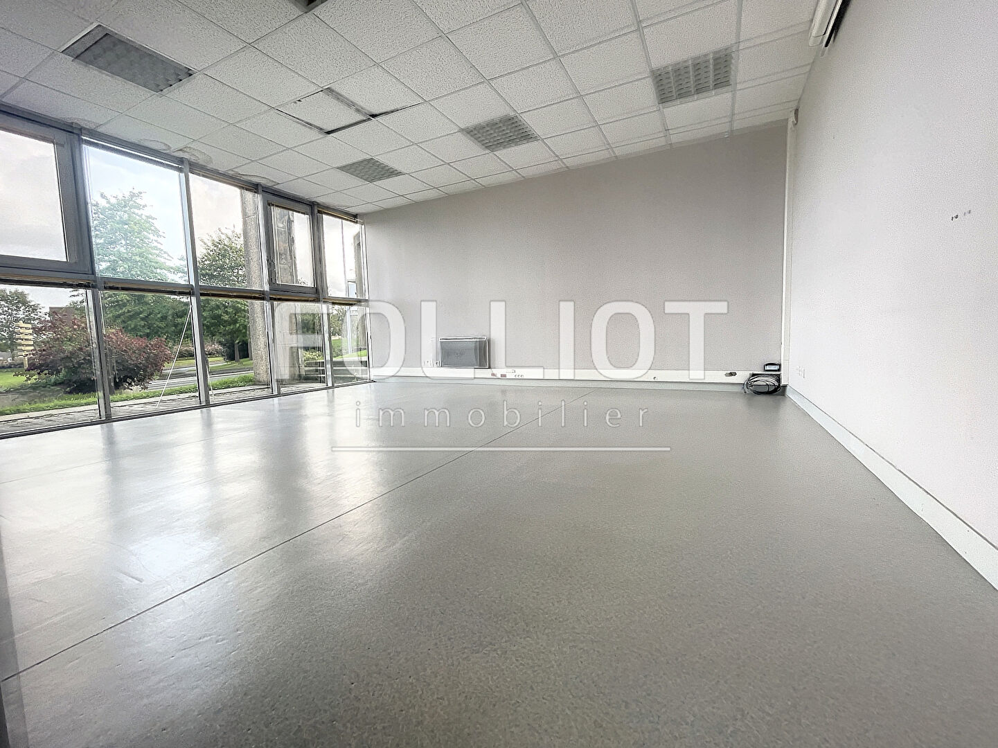 Photo Bureaux 500 m² Saint-lo image 3/6