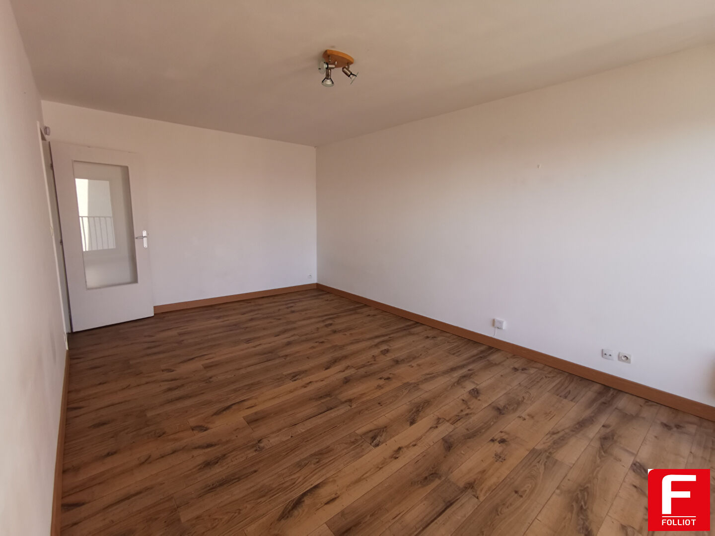 Charmant F1 clair et ensoleillé avec vue dégagée à 5 mn centre ville et commerces