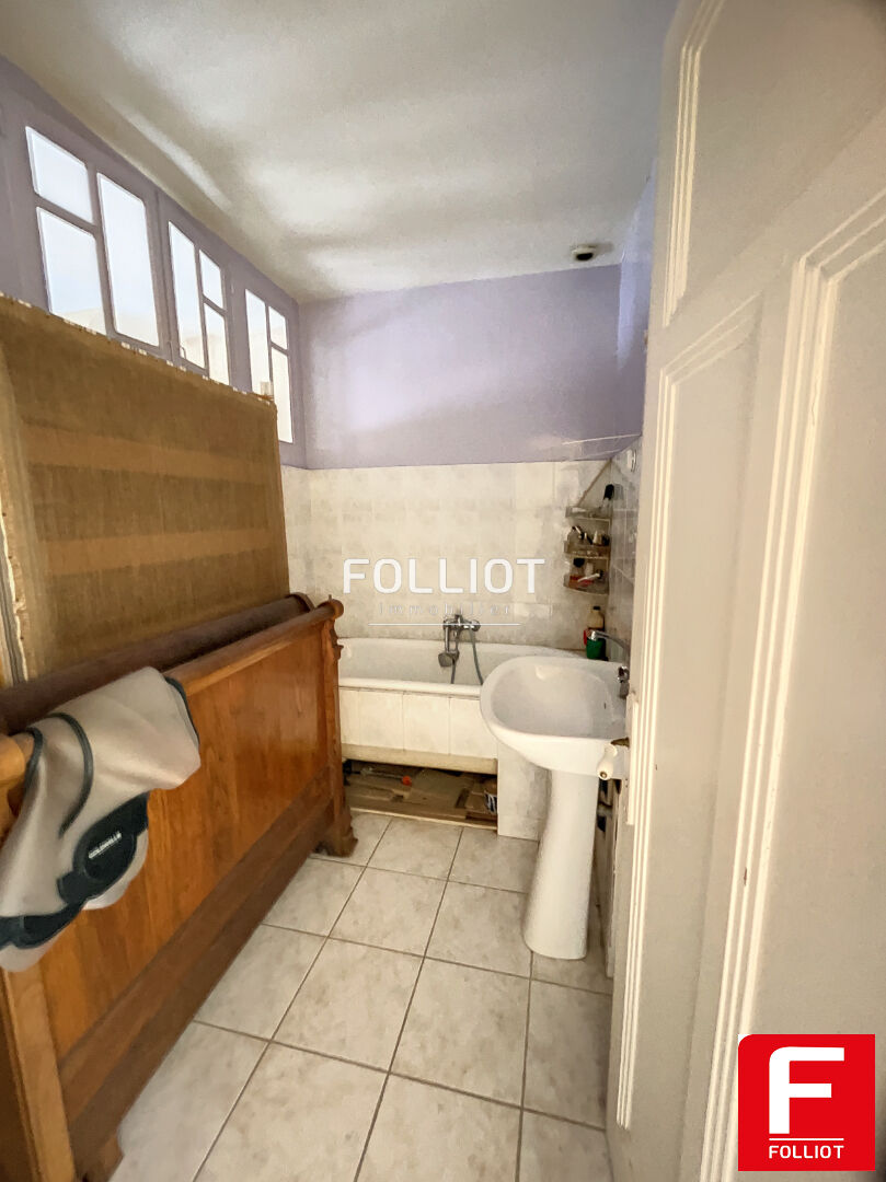 Photo SARTILLY IMMEUBLE COMMERCE RDC ET DUPLEX image 3/4