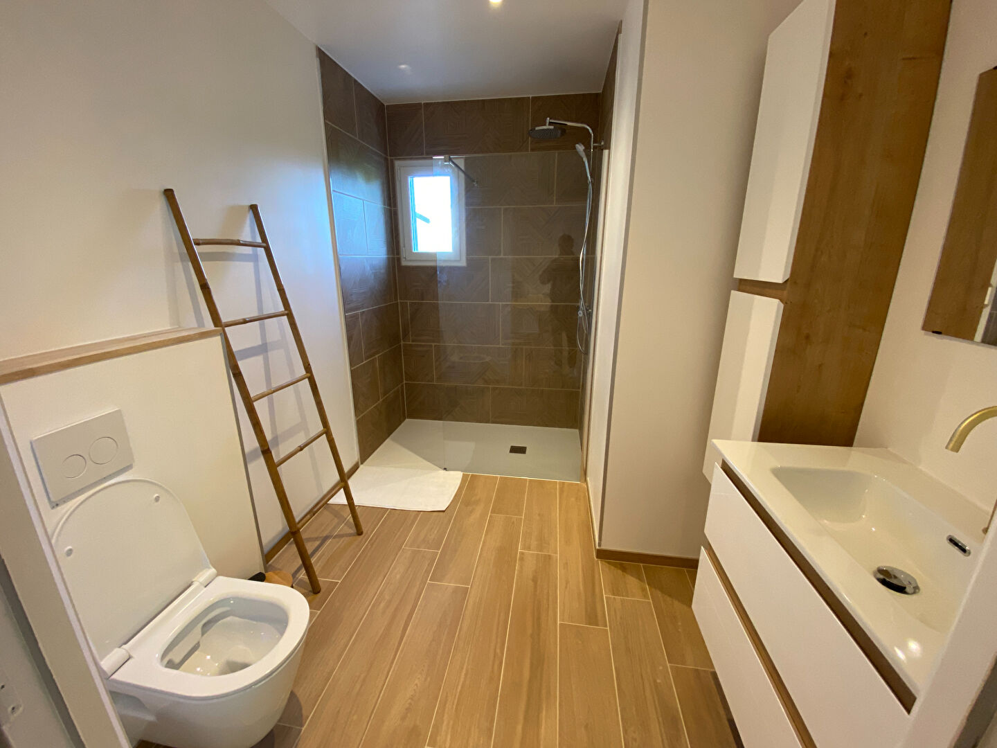 Maison neuve PMR de plain-pied, mitoyenne, avec jardinet à vendre loué 500