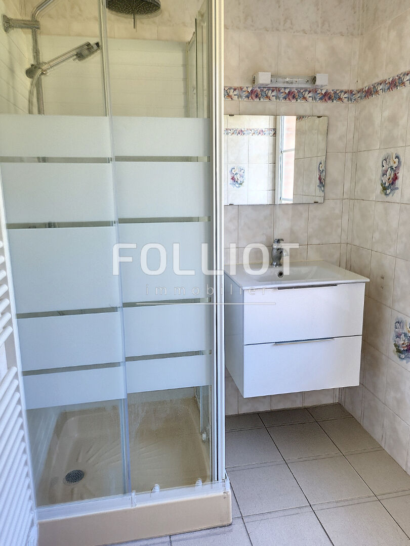 Photo A LOUER - A  13 min de VIRE NORMANDIE, maison T5 de 126 m² avec garage + jardin image 5/6