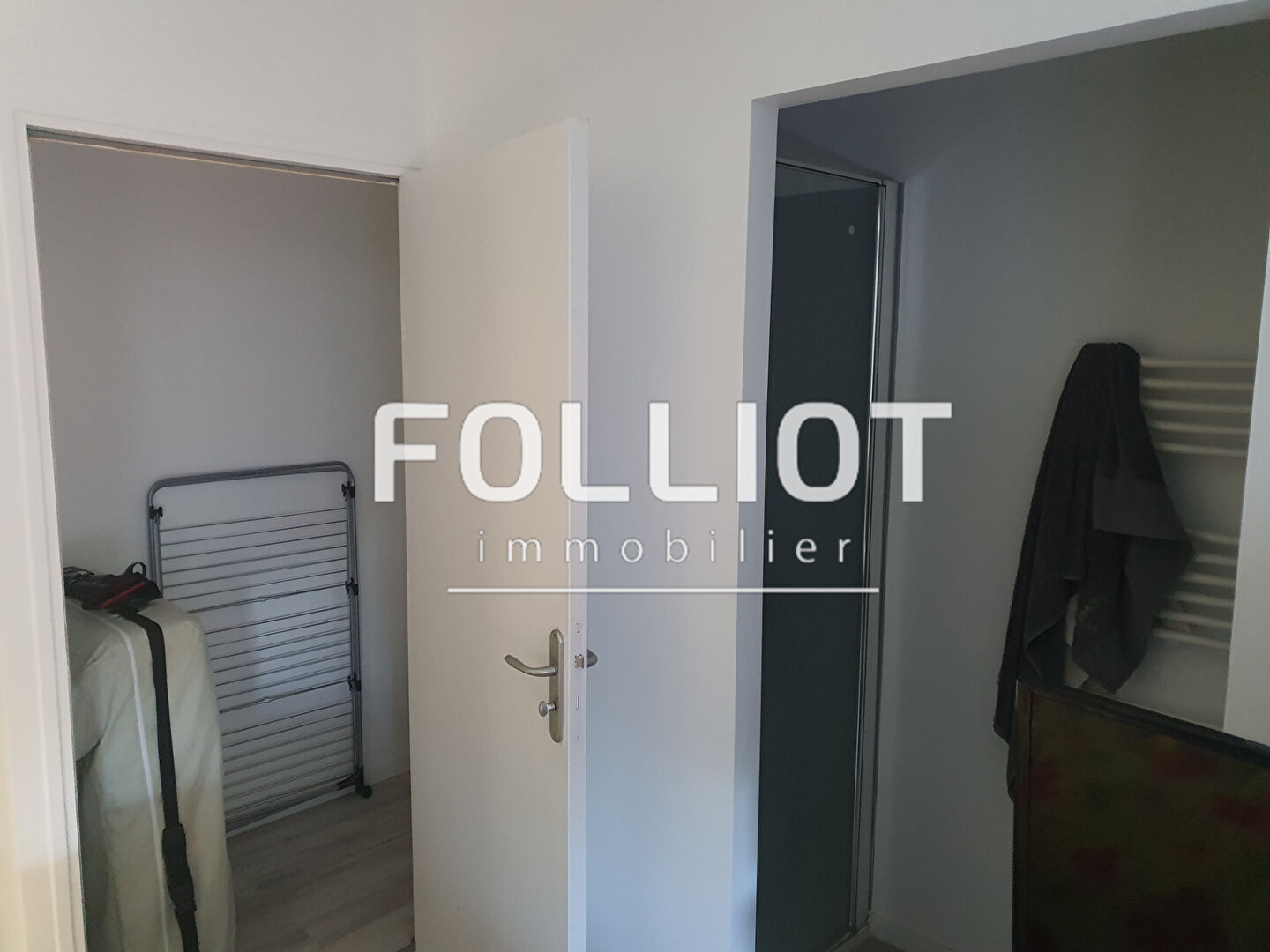 Photo A LOUER - VIRE NORMANDIE - à proximité des commerces - BEAU T2 SITUÉ AU RDC image 4/4