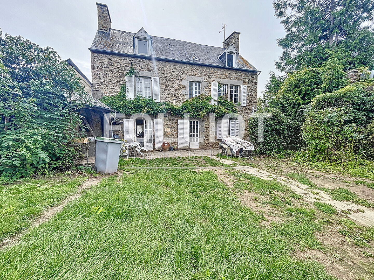 VENTE d'une maison T10 (230 m²) à DUCEY LES CHERIS