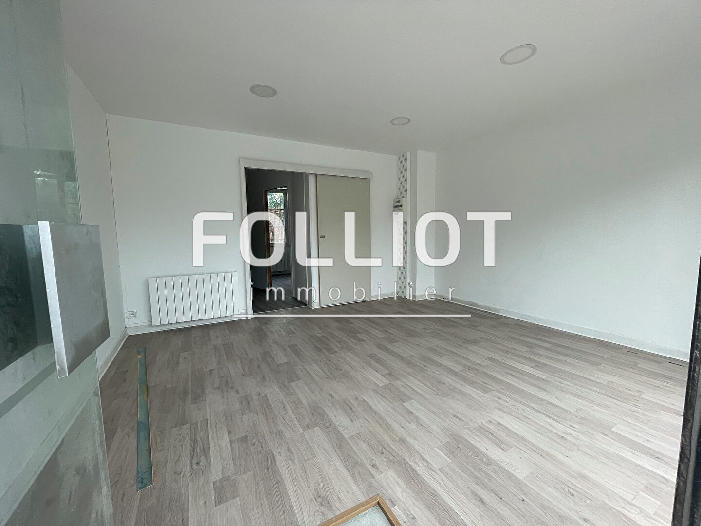 A LOUER - A VIRE NORMANDIE - LOCAL COMMERCIAL REFAIT À NEUF