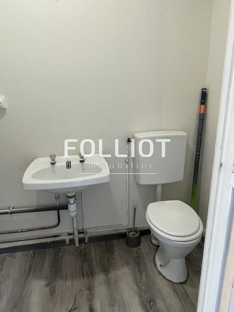 Photo A LOUER - A VIRE NORMANDIE - LOCAL COMMERCIAL REFAIT À NEUF image 4/4