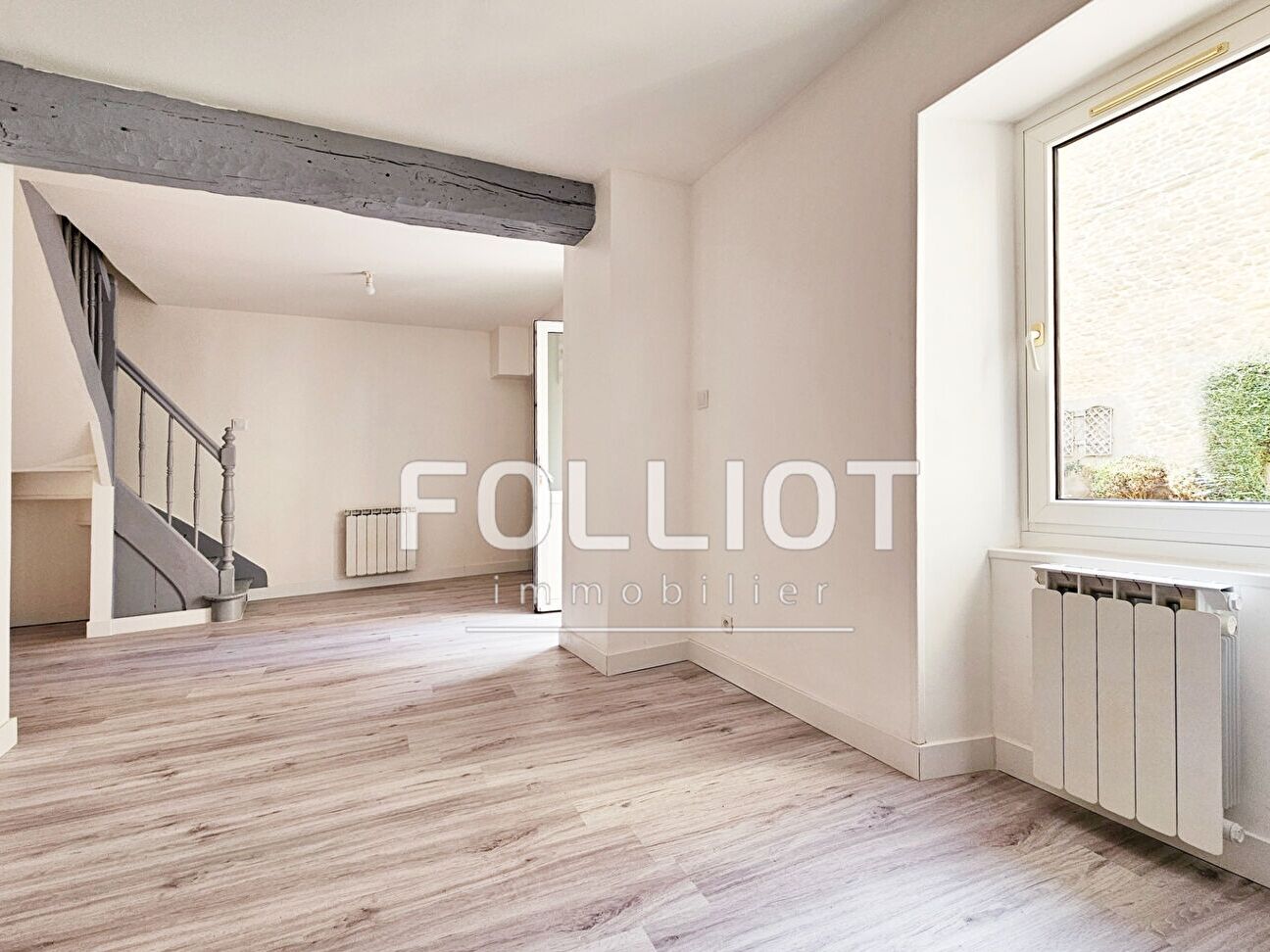 Photo Douvres maison en pierre de trois pièces, deux chambres. image 2/6