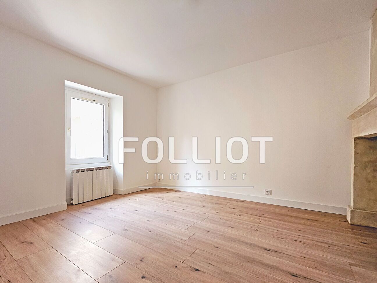 Photo Douvres maison en pierre de trois pièces, deux chambres. image 3/6