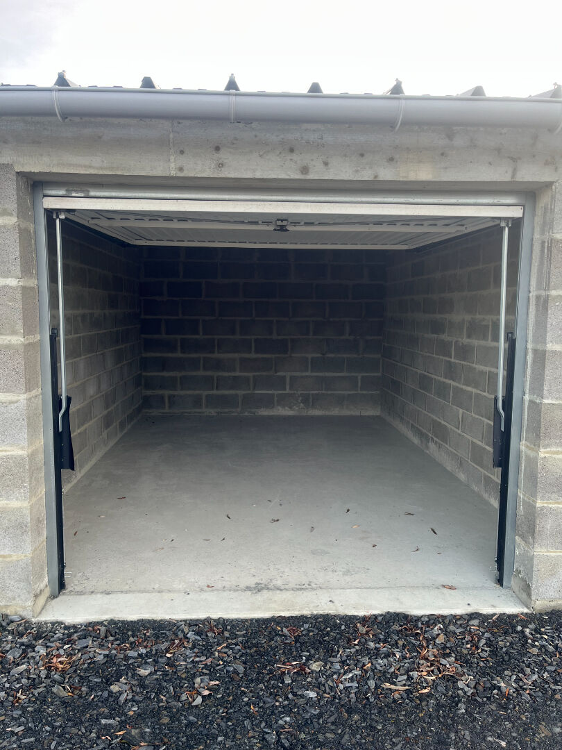 Photo Parking / box 14330 Sainte Marguerite d'Elle 16.50 m2 image 3/5