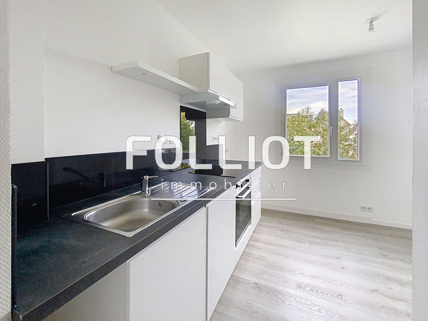 Photo Charmant F3 entièrement rénové - secteur polyclinique du parc image 2/6