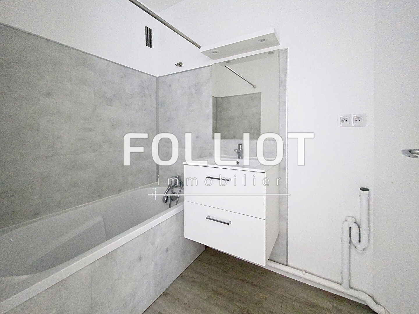 Photo Charmant F3 entièrement rénové - secteur polyclinique du parc image 5/6