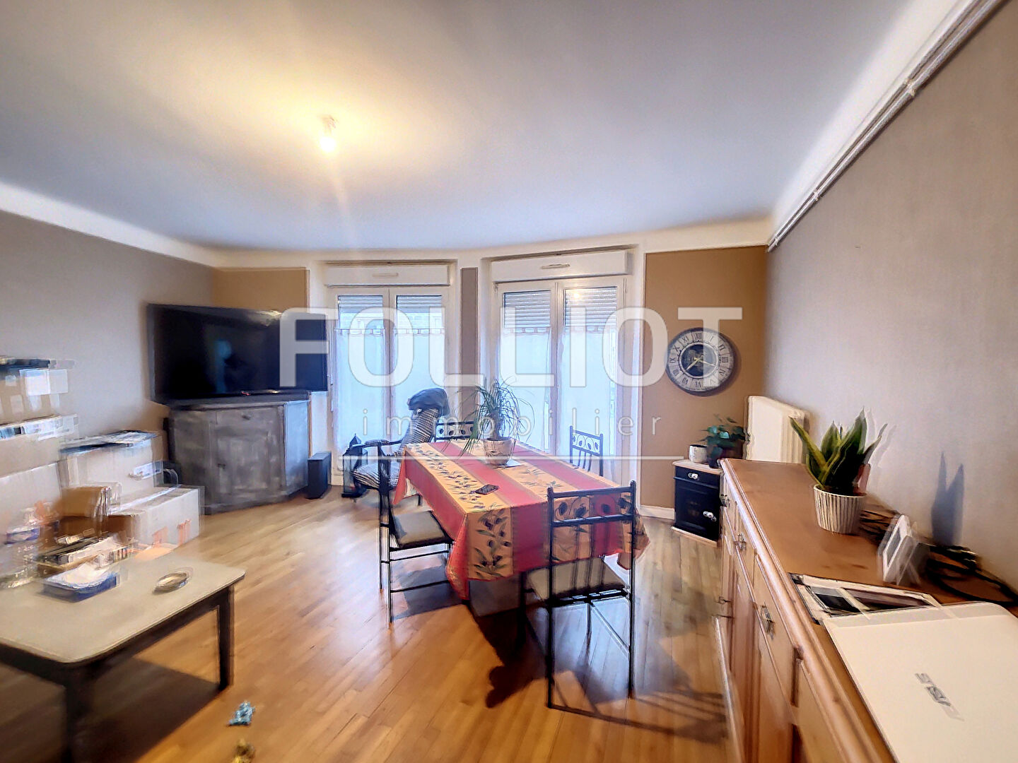 Photo A LOUER - CENTRE VILLE DE VIRE NORMANDIE -  GRAND T2 de 68,99 m² EN PARFAIT ÉTAT image 3/4