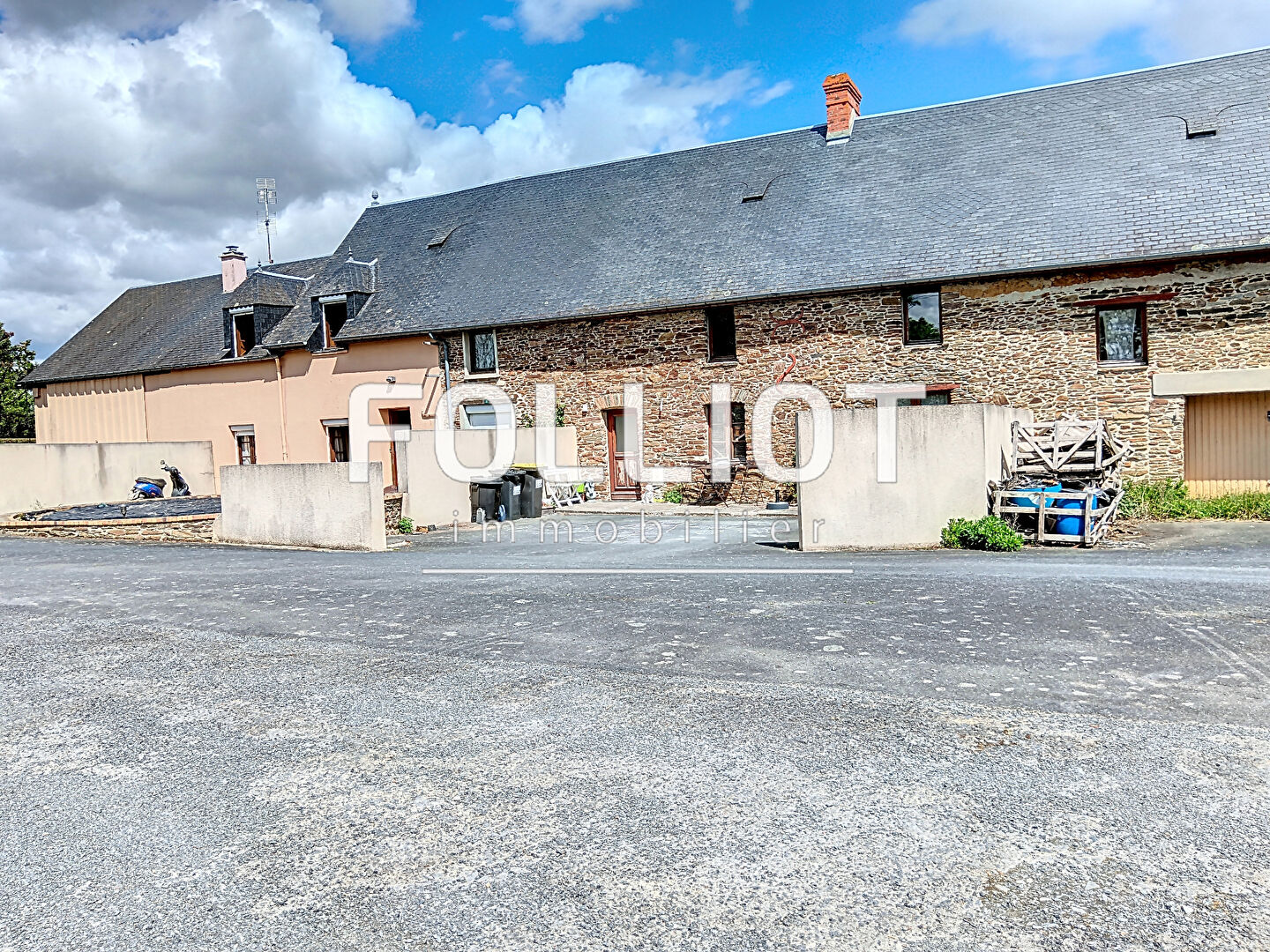EN VENTE Ensemble immobilier à Saint Clair Sur L'Elle (50680)