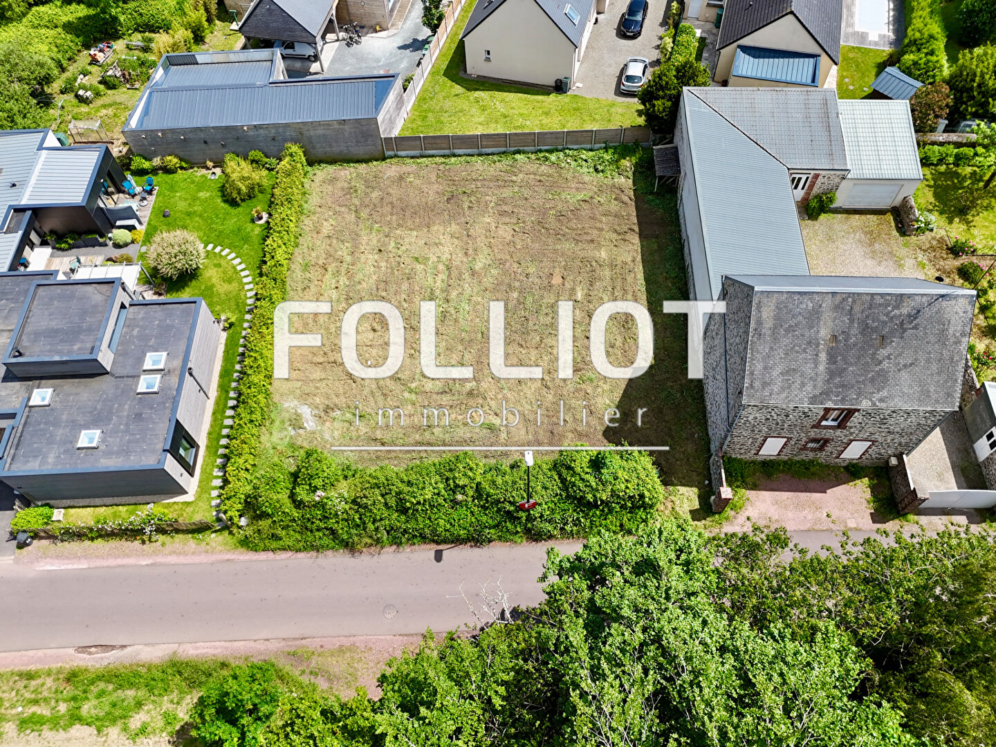 A VENDRE Terrain constructible viabilisé