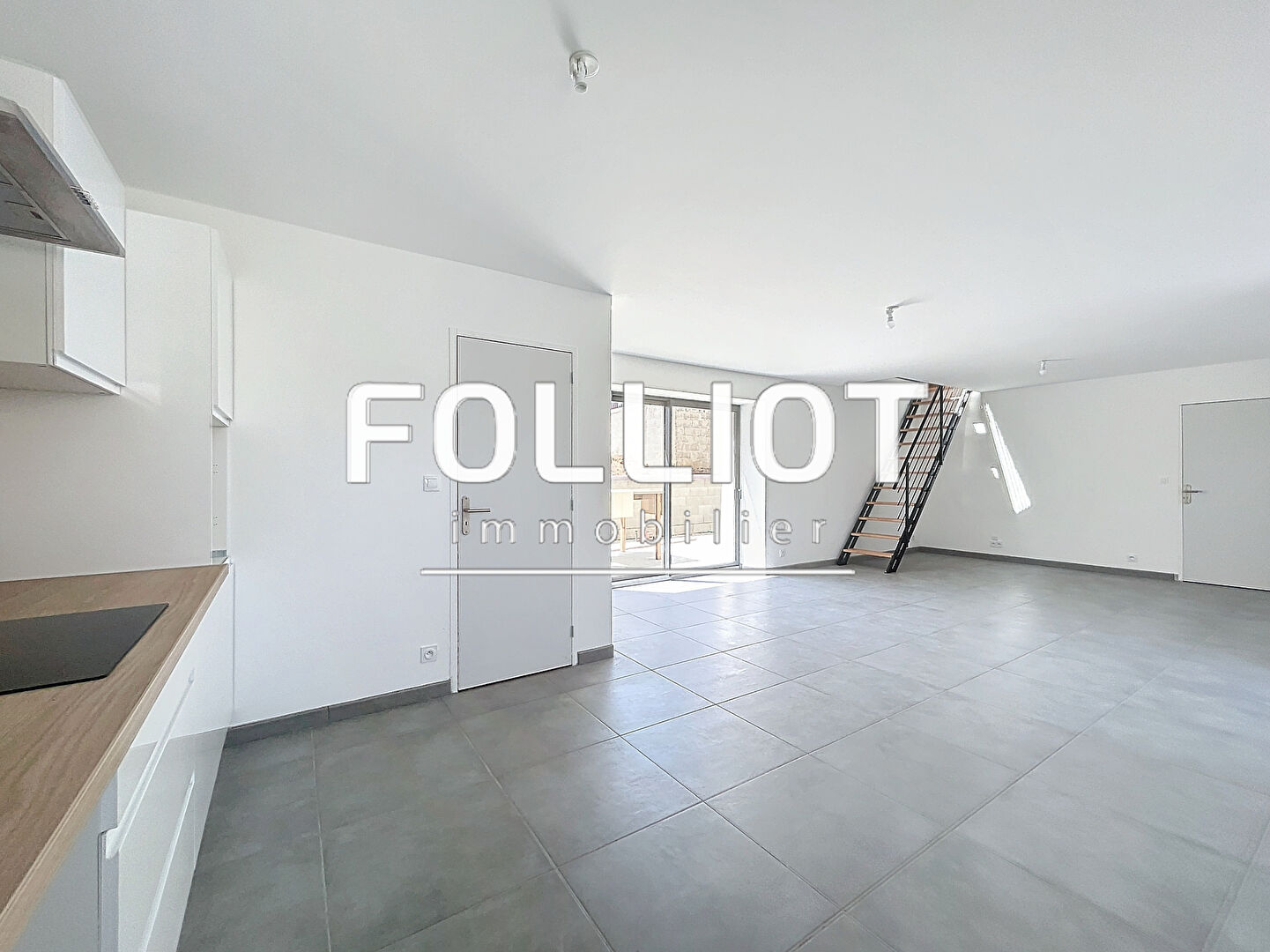 Agence immobilière de 
 CABINET FOLLIOT - Cabinet FOLLIOT - BAYEUX 
