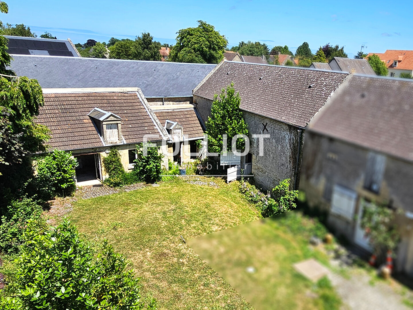 Photo Hors lotissement, Terrain constructible avec bâtisses en pierres à Colomby Anguerny. image 1/6