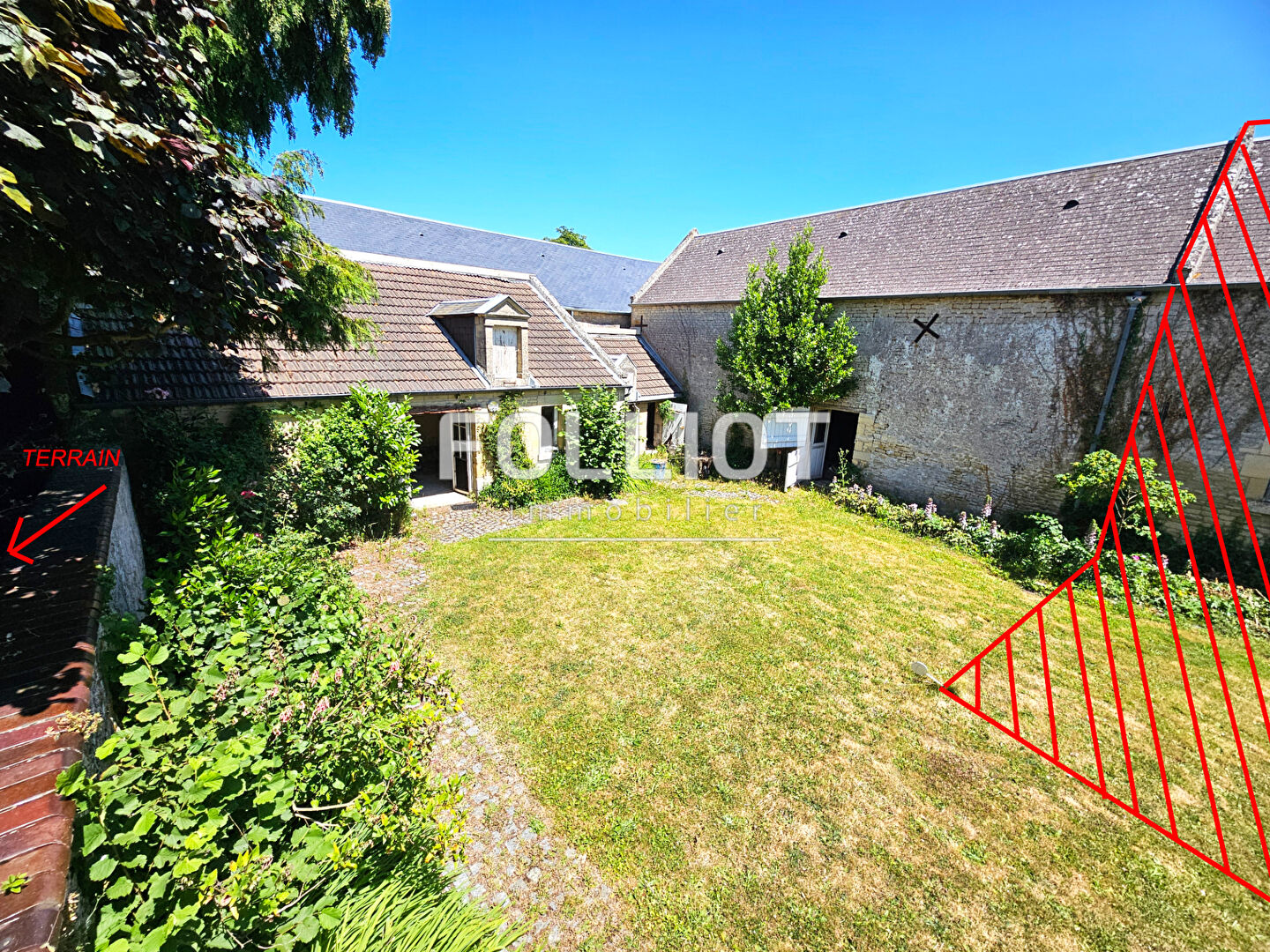 Photo Hors lotissement, Terrain constructible avec bâtisses en pierres à Colomby Anguerny. image 2/6