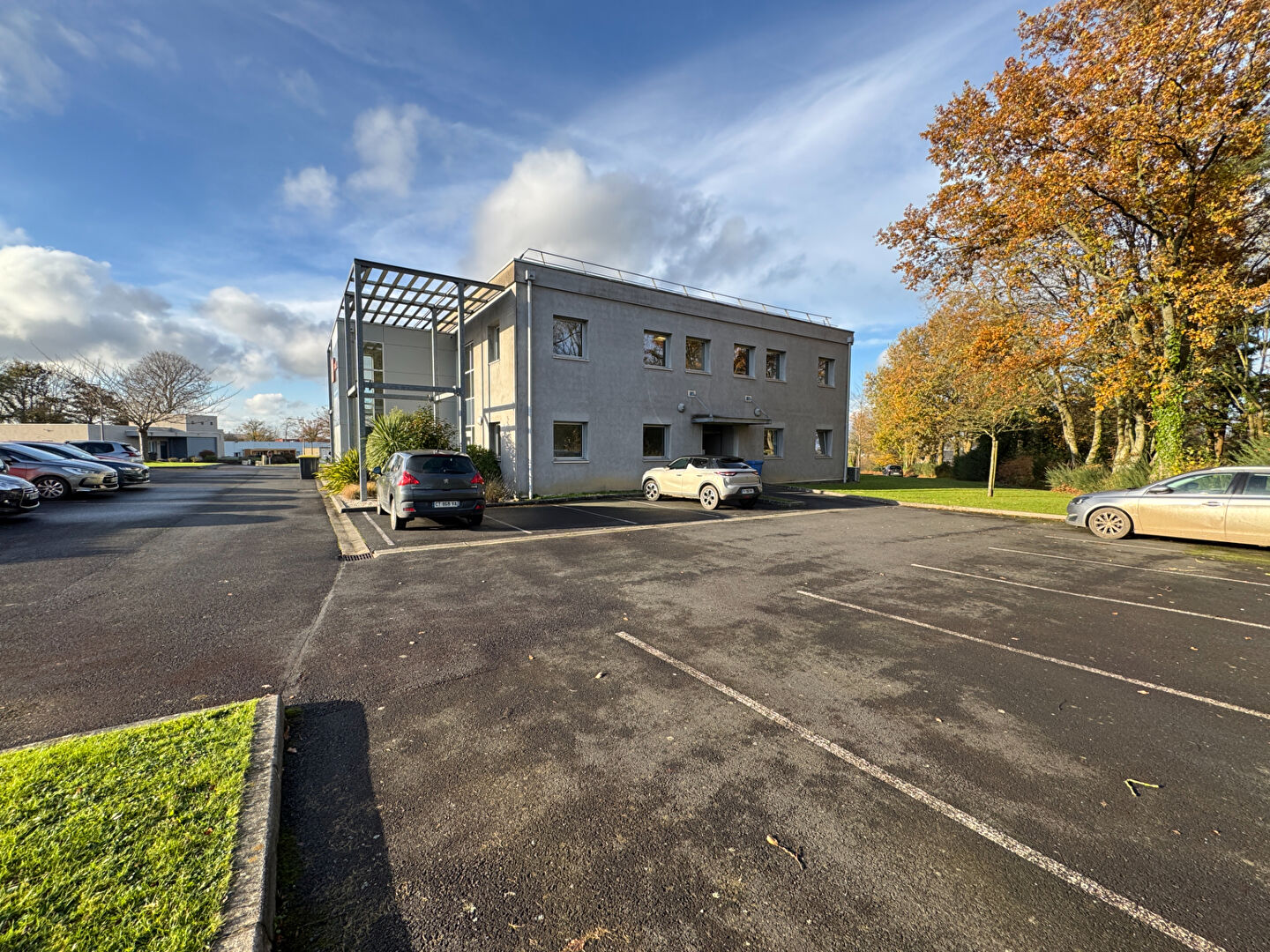 Photo A louer à Saint-Lô, Bureaux 100 m² + Parking image 2/6